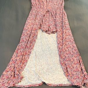 A kids fun floral romper dress that has a ruffle short sleeve from Art Class TM.